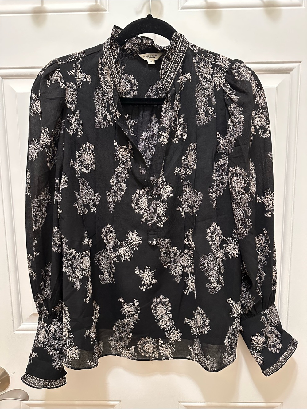 Max Studio Black Floral Print V-Neck Long Sleeve Blouse